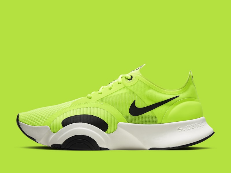 Adidas Predator Accuracy.1 足球鞋实战性能测评 - 经典黑色搭配红色摩擦条